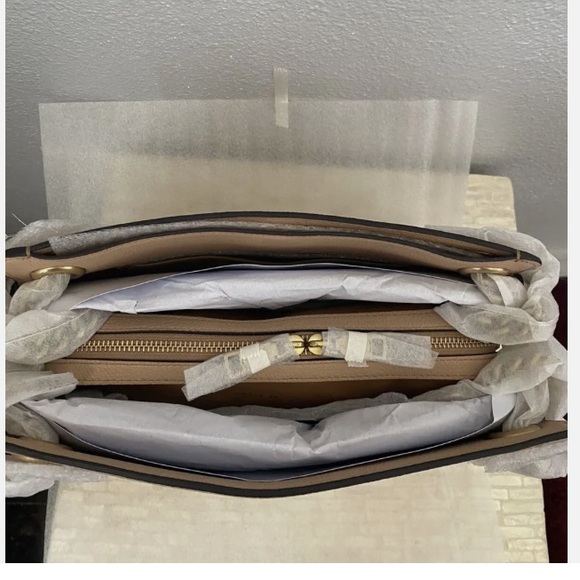 Coach Bryant Carryall - Picture 8 of 15